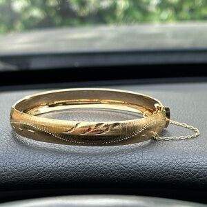 14K Gold Plated Etched Hinged Women's Bangle Bracelet Size 8”